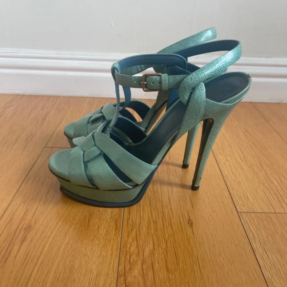 **Stunning Yves Saint Laurent Turquoise Blue Shoes - Size 37.5** - Picture 7 of 7